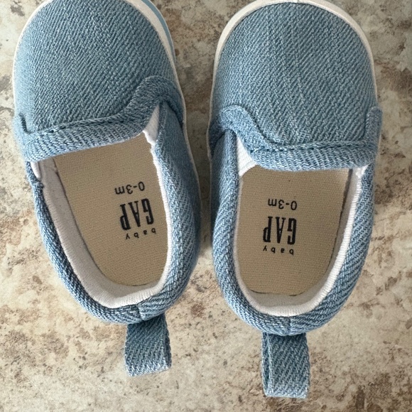 Gap outfit and shoes - Picture 3 of 3